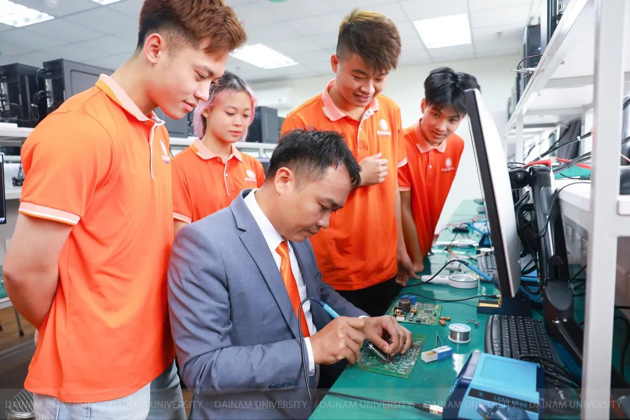 Cú Hích Công Nghệ: FPT Đào Tạo 30.000 Kỹ Sư Lõi